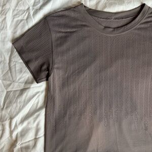 Lululemon train to be short sleeve